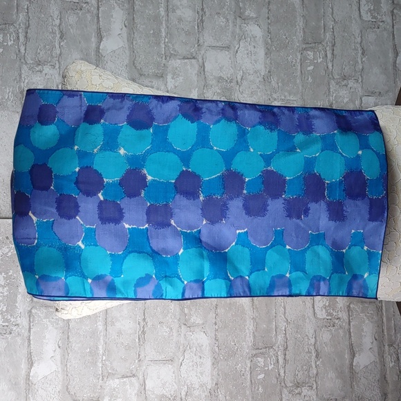 Vera Circle Print Silk Scarf - Picture 2 of 4